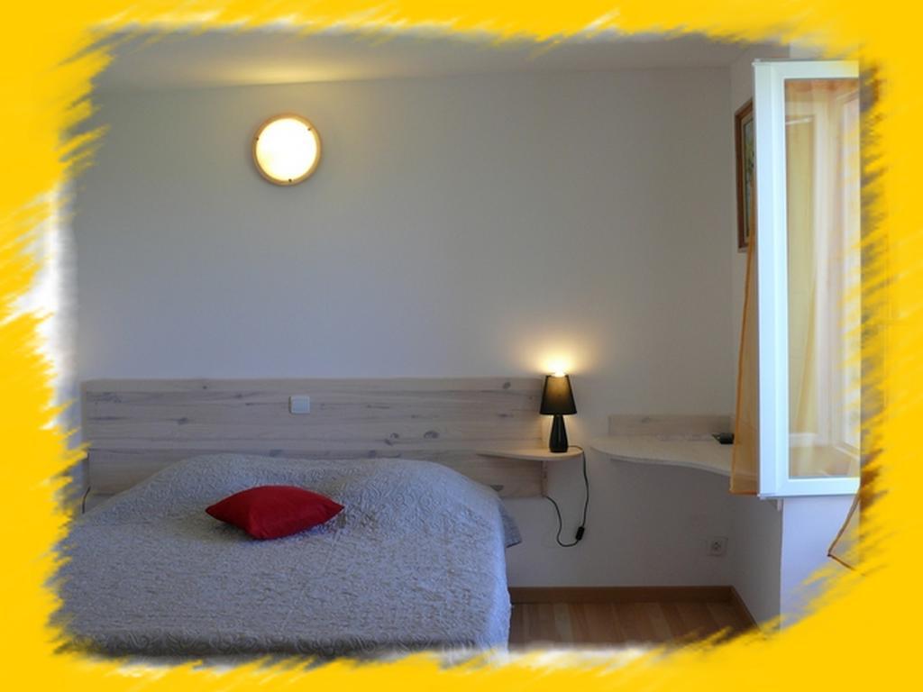 Auberge De La Couronne Lablachère Quarto foto