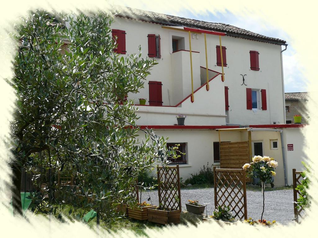 Auberge De La Couronne Lablachère Exterior foto